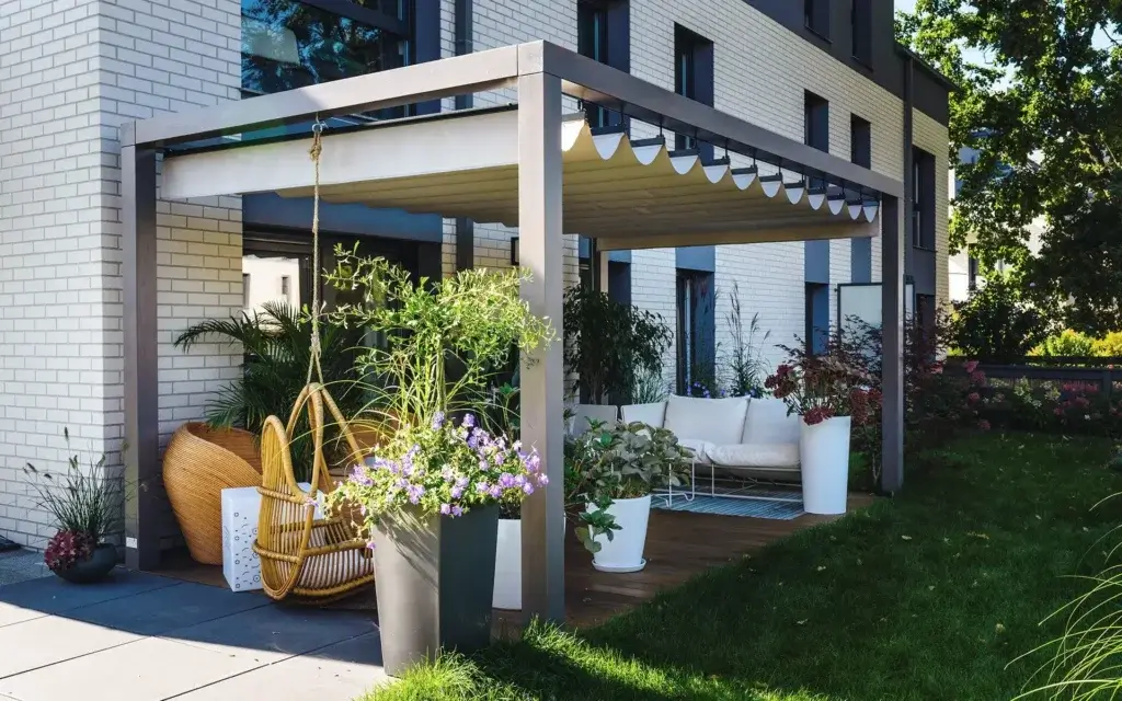 Gertenpergola aus Holz